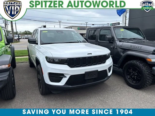 Used 2023 White Jeep Altitude X image 1