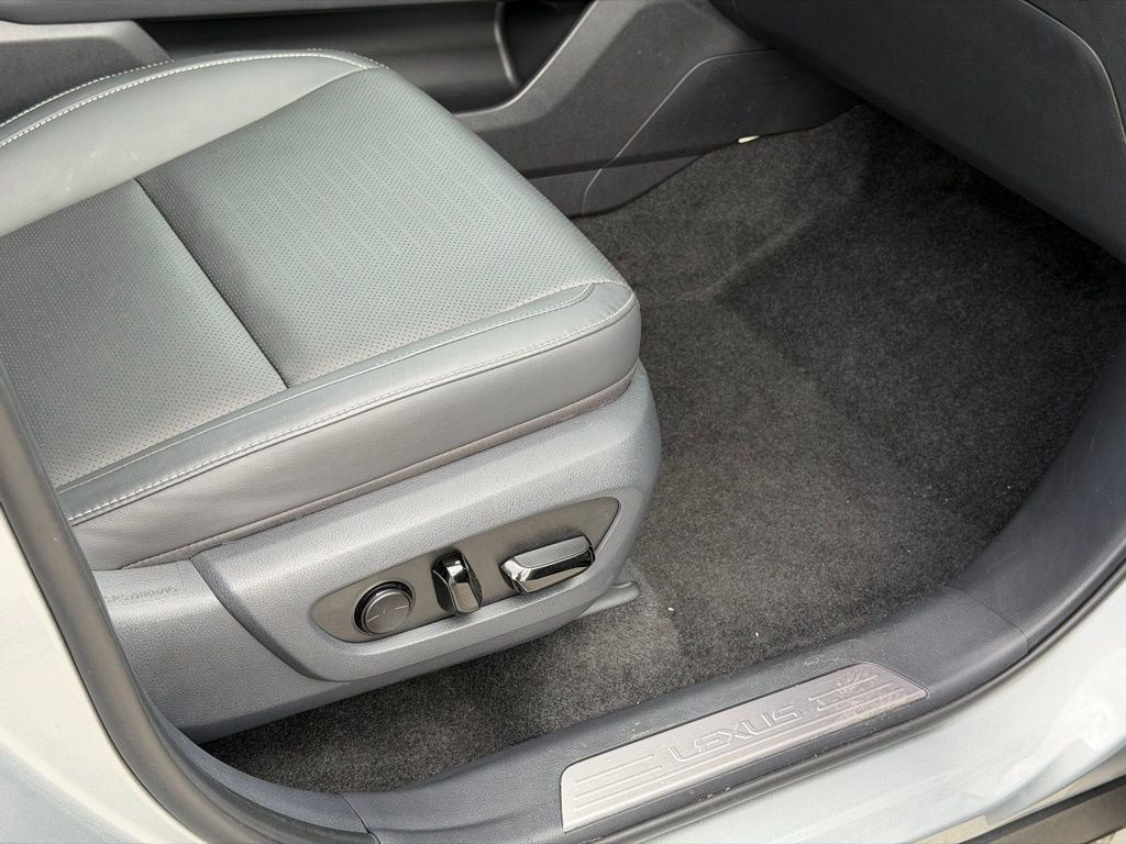 2025 Lexus TX Base - Photo 16