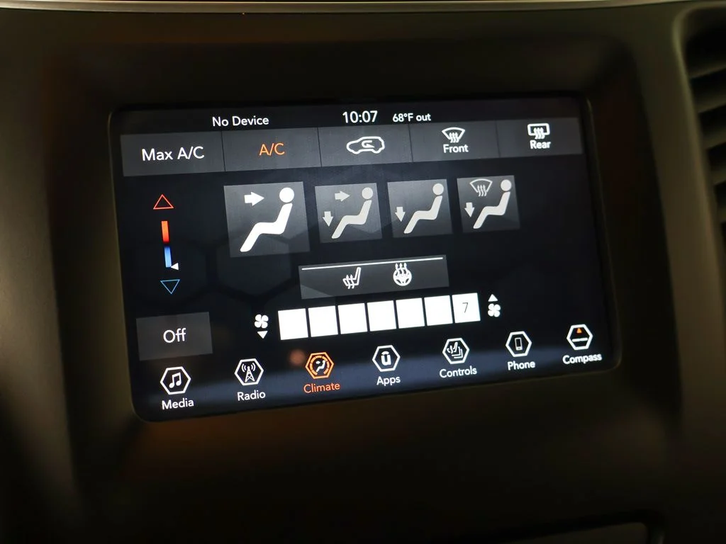 Used 2019 Gray Jeep Latitude Plus image 43