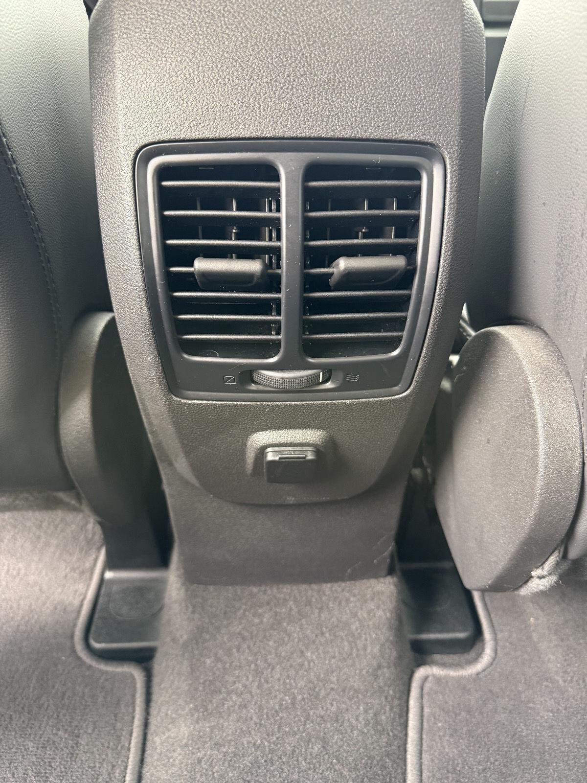 Used 2019 White Platinum Metallic Tri-Coat Ford SEL image 20