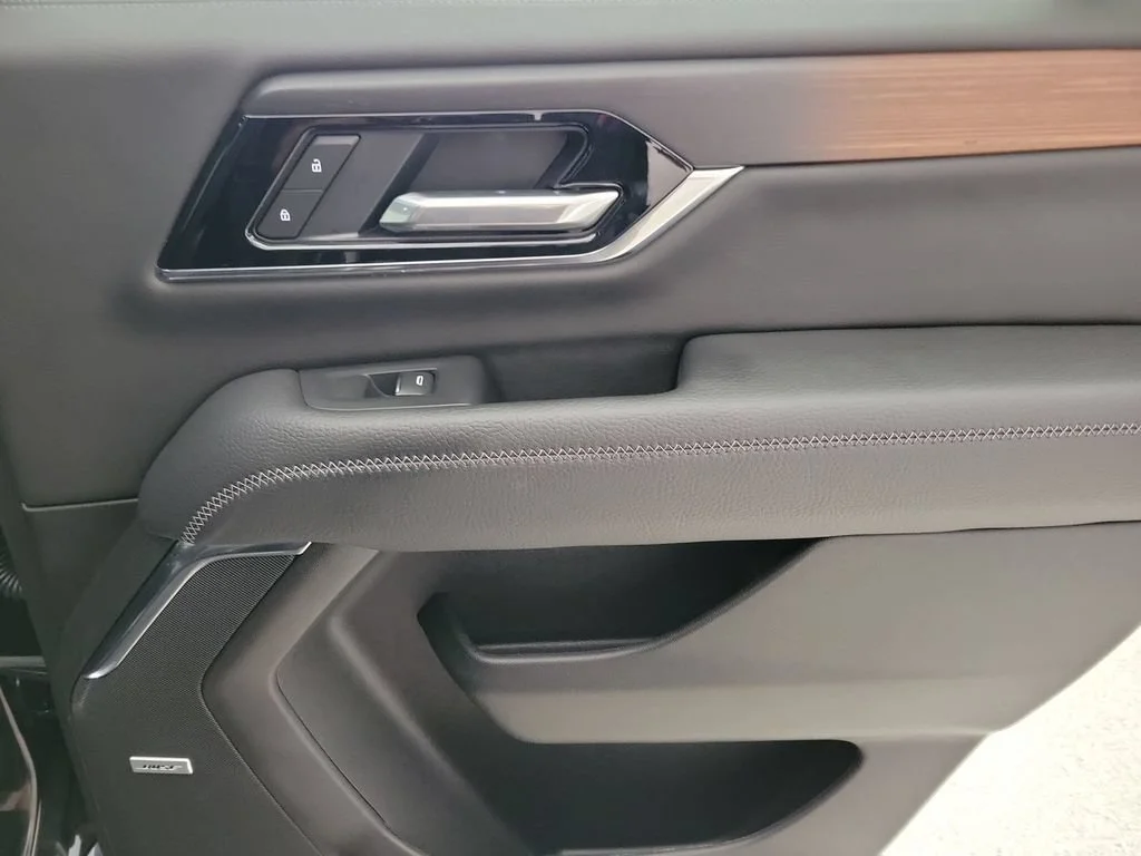 2025 GMC Yukon Denali - Photo 26