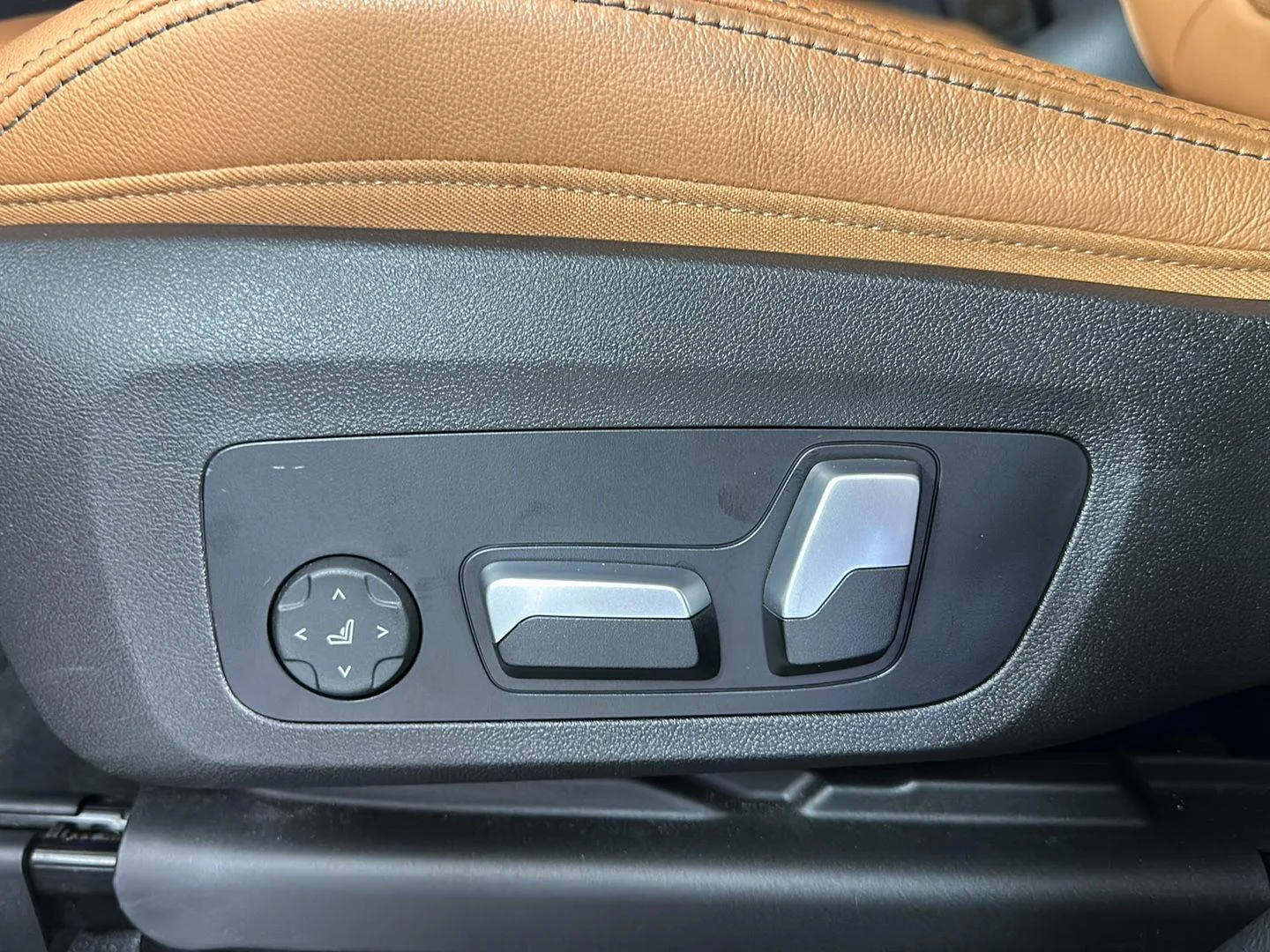 Used 2023 Dark Graphite Metallic BMW xDrive30i image 15