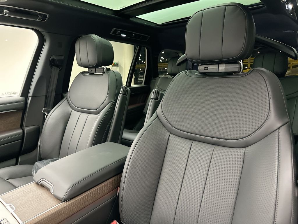 New 2026 Carpathian Gray Premium Metallic Land Rover SE image 10