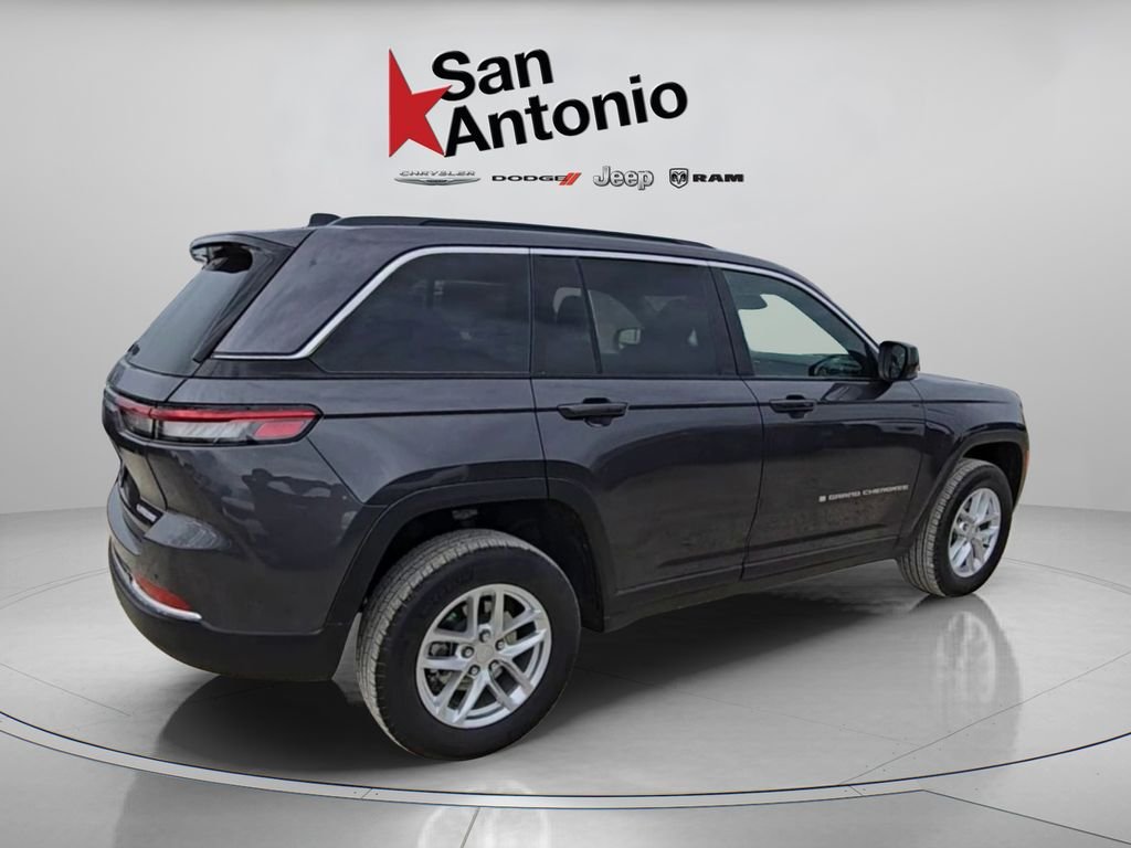 New 2025 Baltic Gray Metallic Clear-Coat Exterior Paint Jeep Laredo X image 15