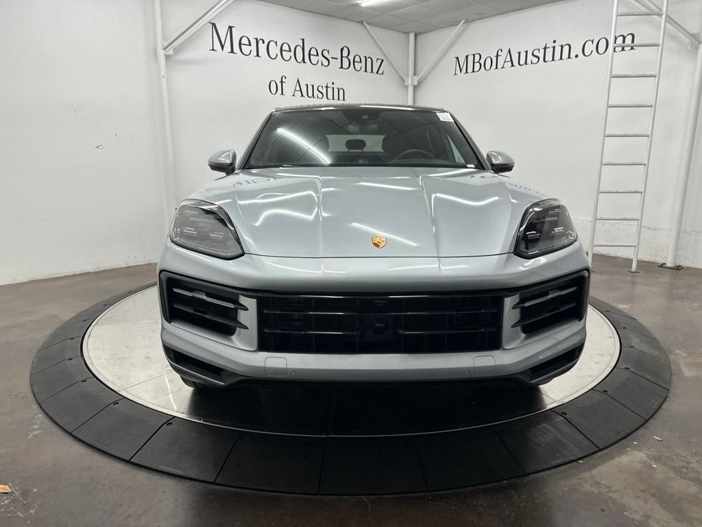 Used 2024  Porsche Base image 2
