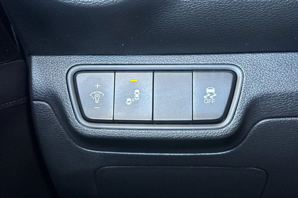 Used 2024 Snow White Pearl Kia GT-Line image 32