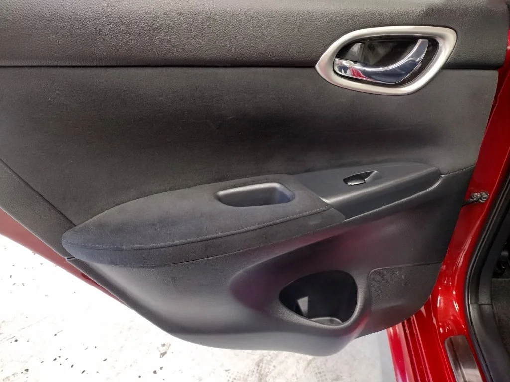Used 2014 Red Nissan SR image 25