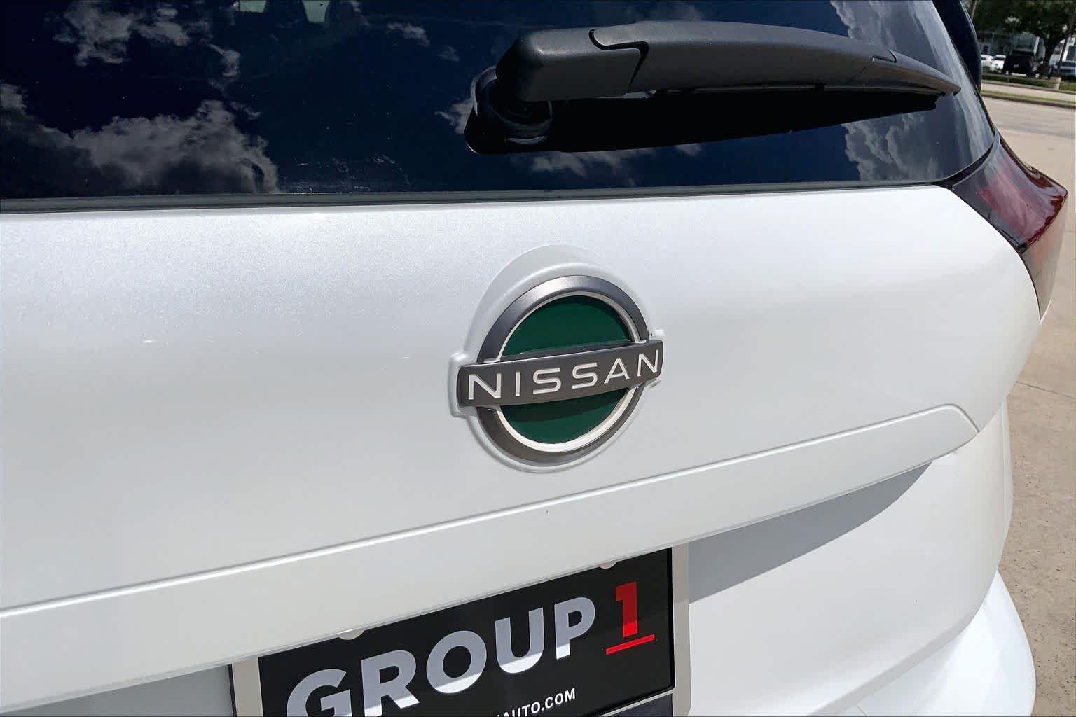 Used 2024 Everest White Pearl Nissan SV image 29
