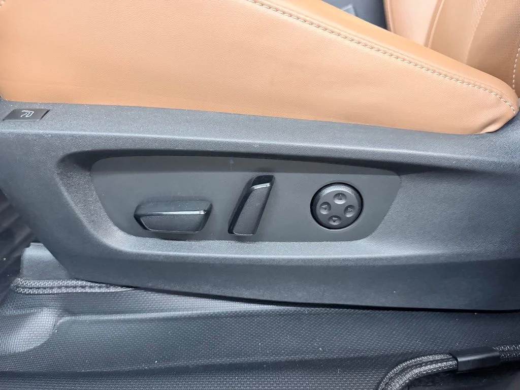 Used 2024 Blue INFINITI Sensory image 11