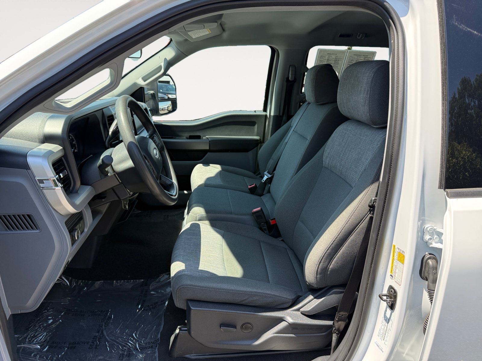 Used 2025 Oxford White Ford XLT image 10