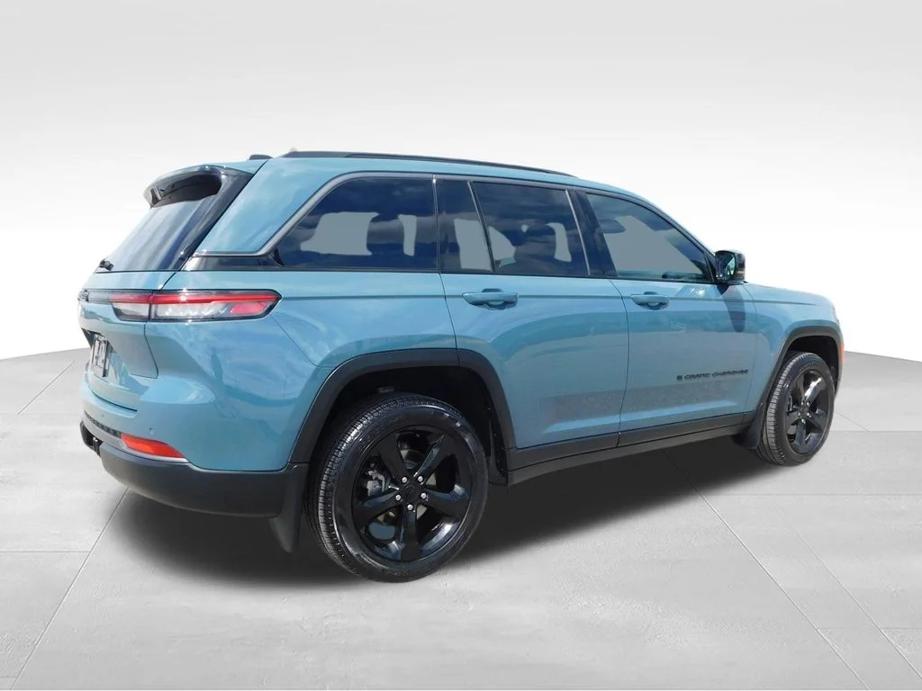 Used 2026 Steel Blue Jeep Limited image 3
