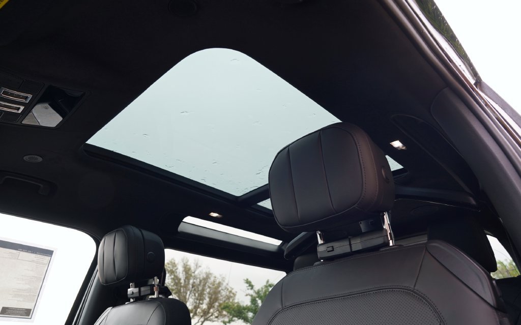 New 2026 Santorini Black Land Rover V8 image 13