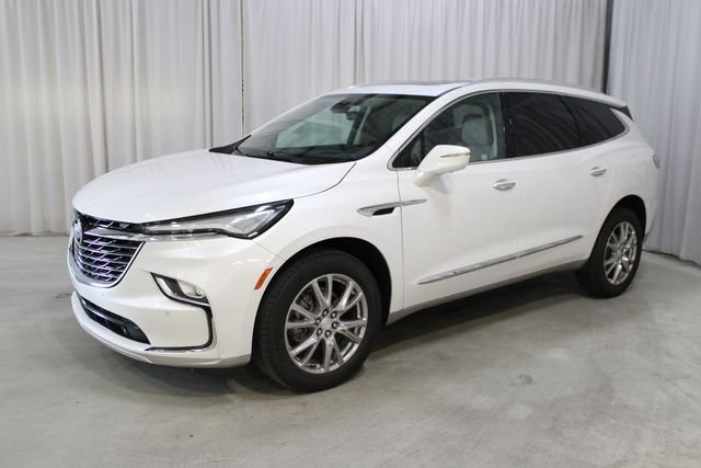 Used 2022 White Buick Premium Group image 31