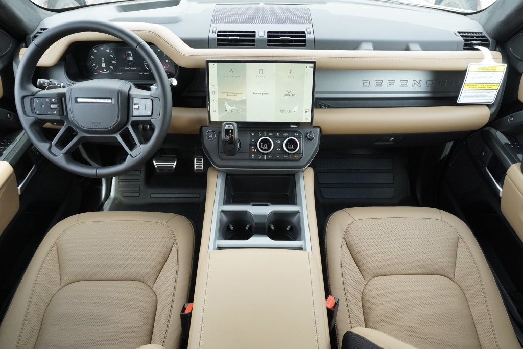 2026 Land Rover Defender V8 - Photo 9