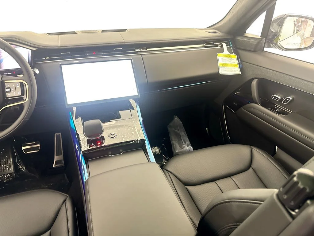 New 2026 Ionian Silver in Gloss finish Land Rover Autobiography image 23