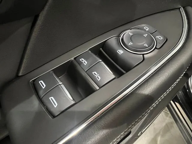 Used 2024 Black Buick Avenir image 11