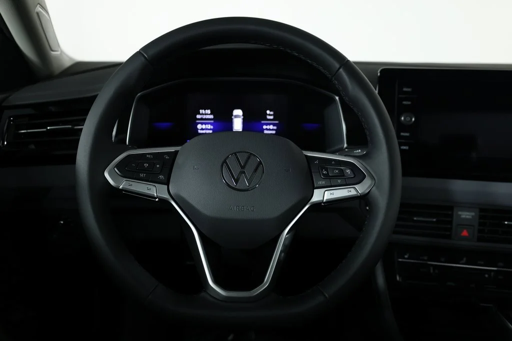 2025 Volkswagen Jetta SE - Photo 9