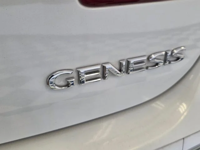 Used 2014 White Hyundai 3.8 image 13