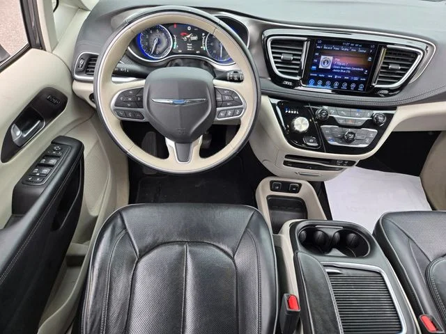 Used 2017 Gray Chrysler Limited image 14