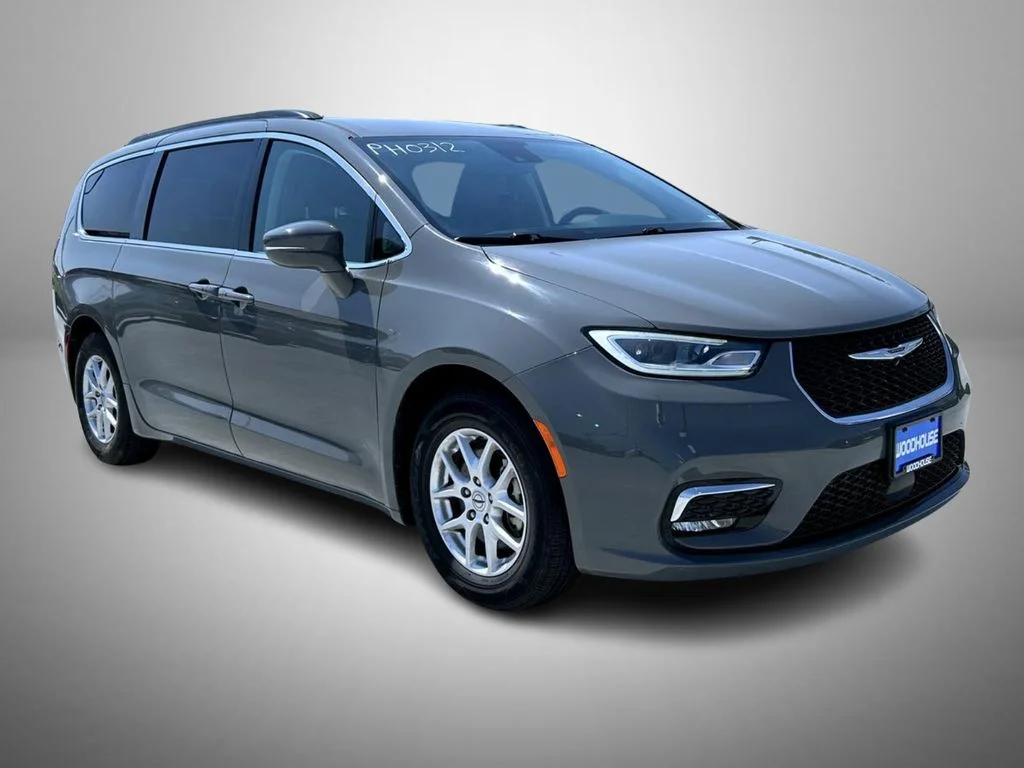 Used 2022 White Chrysler Touring L image 3