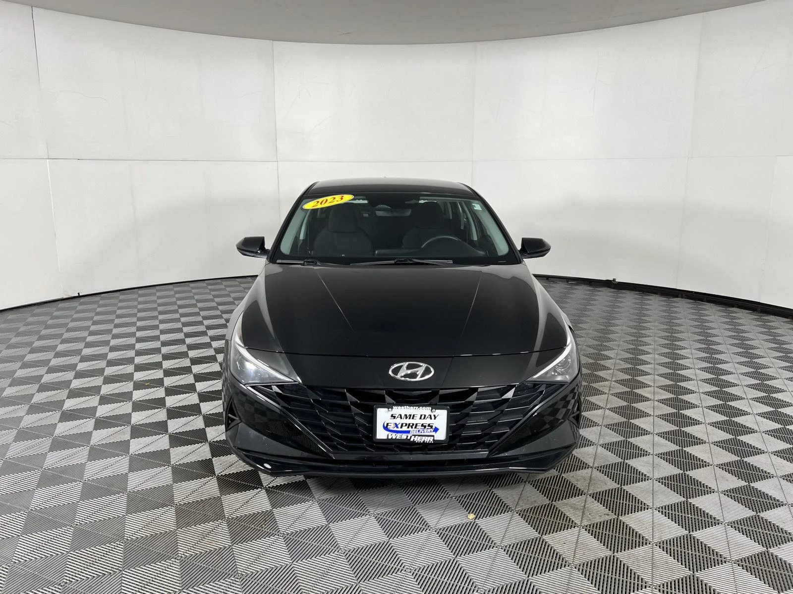 Used 2023 Phantom Black Hyundai SEL image 2