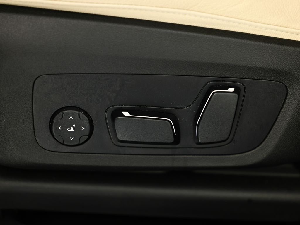 Used 2024 Black BMW xDrive30i image 23