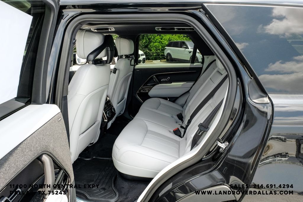 New 2026 Santorini Black Metallic Land Rover SE image 46