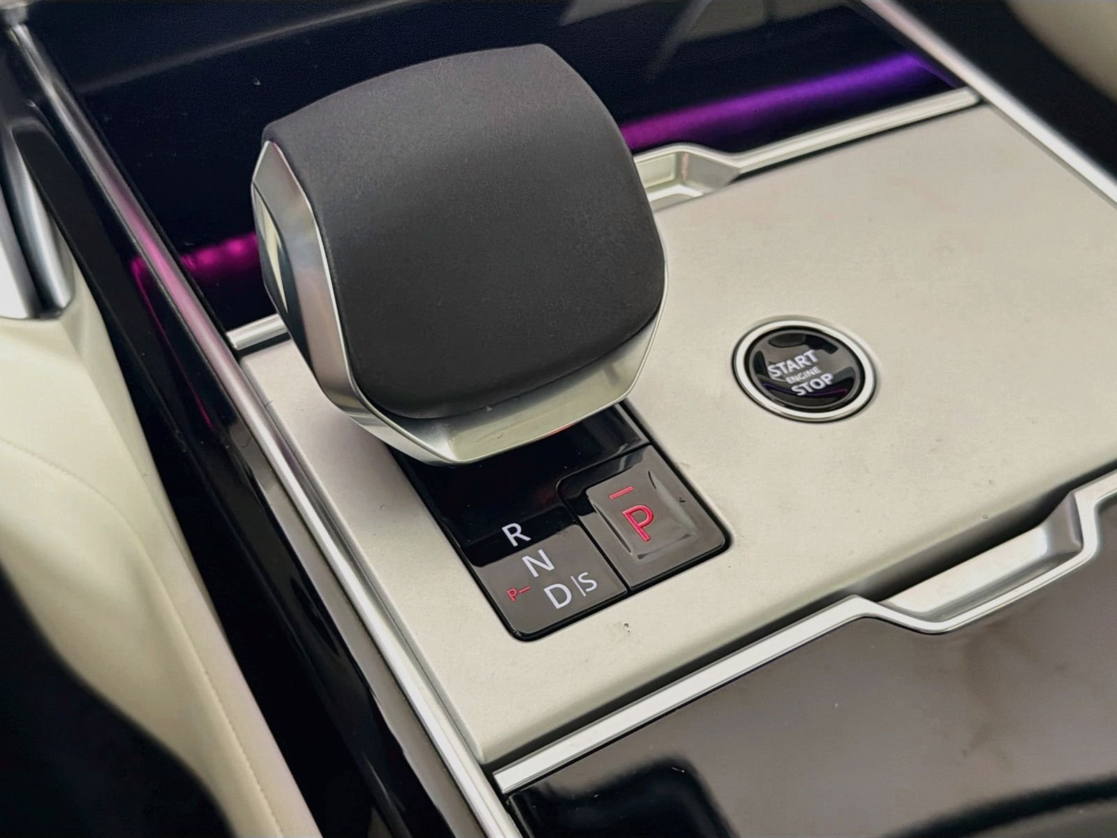 New 2026 Fuji White Land Rover SE image 16