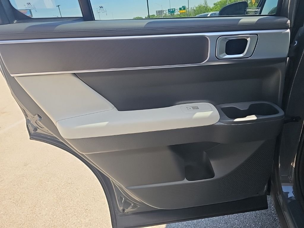2025 Hyundai Santa Fe SE - Photo 27