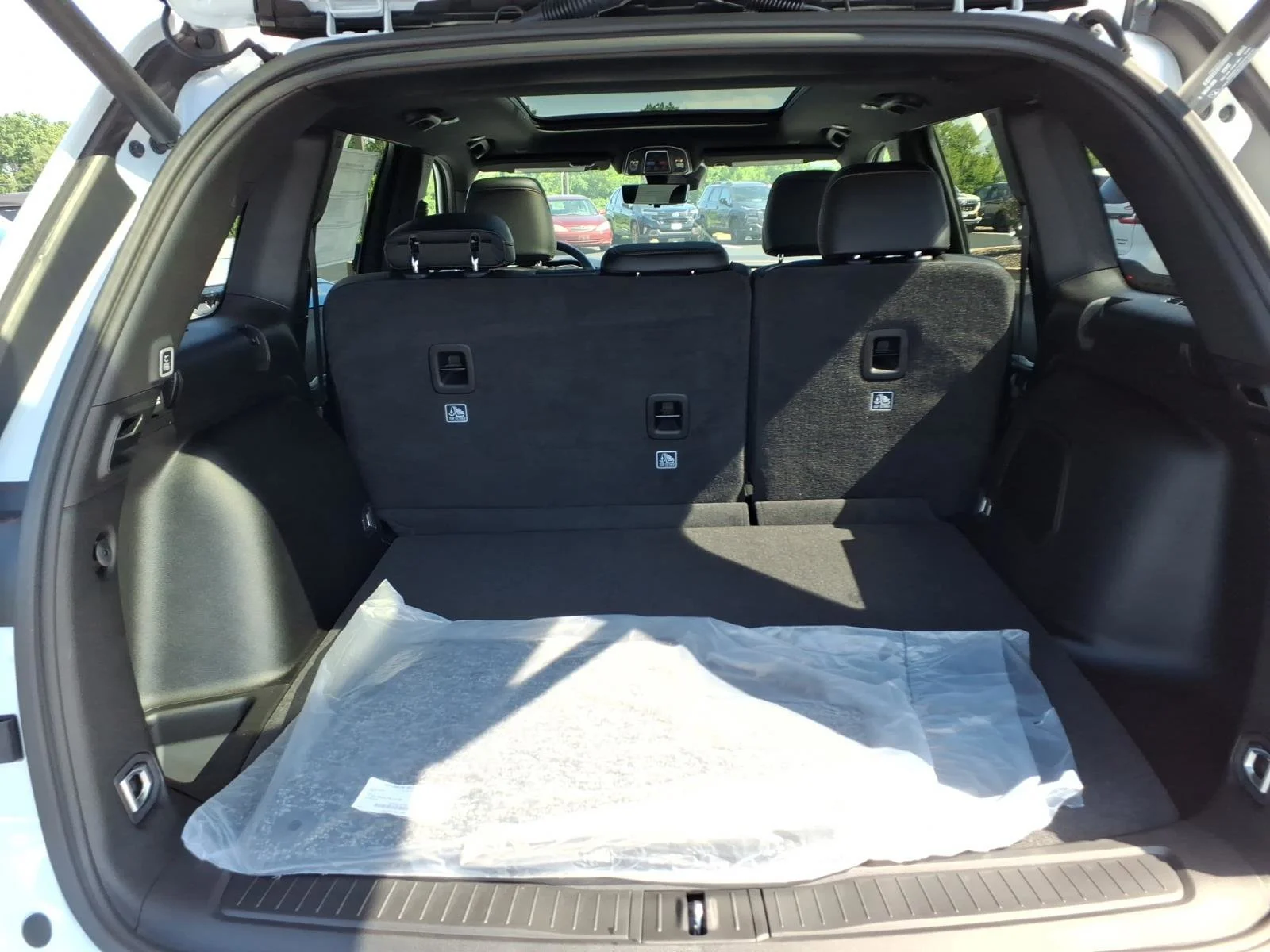 New 2026 Bright White Clear-Coat Exterior Paint Jeep  image 19