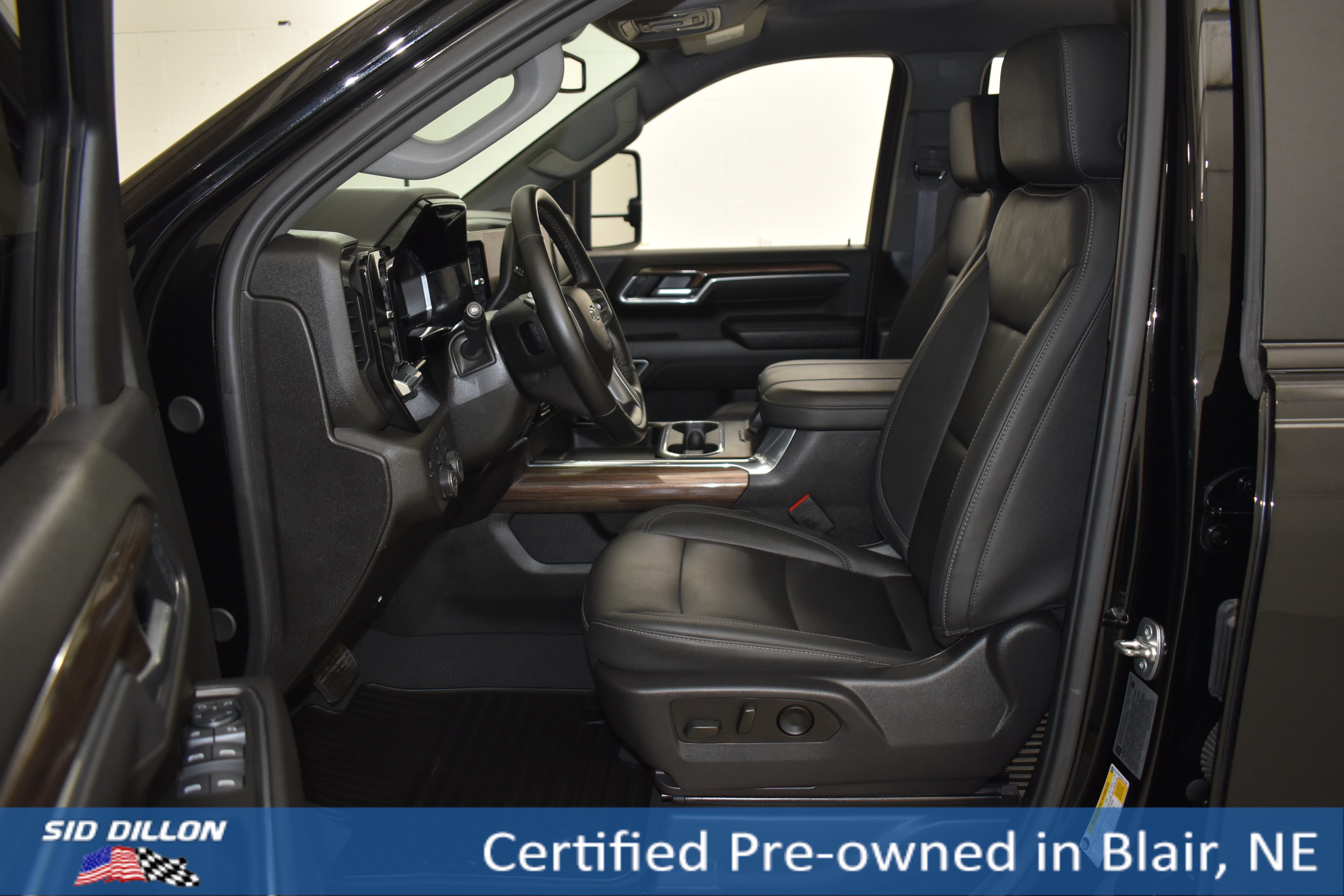 Used 2025 Black Chevrolet LT image 7