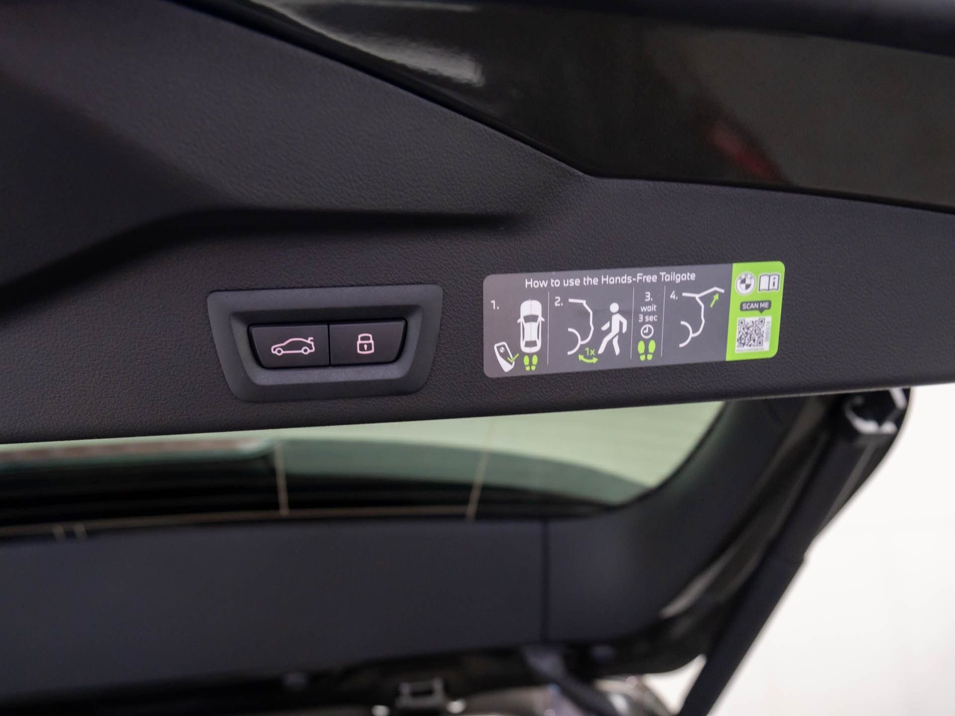 New 2026 Manhattan Green Metallic BMW xDrive50e image 32