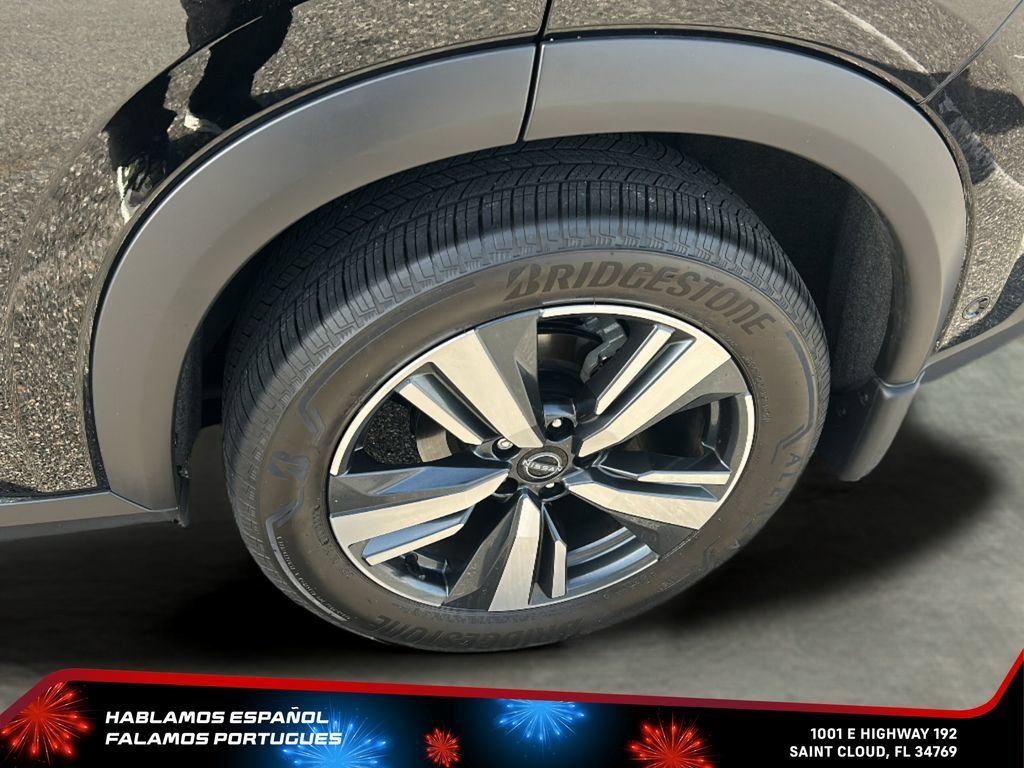 Used 2023 Black Nissan Platinum FWD image 11