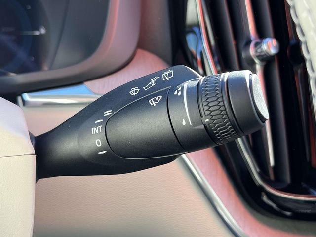 2025 Volvo XC60 Plus - Photo 26