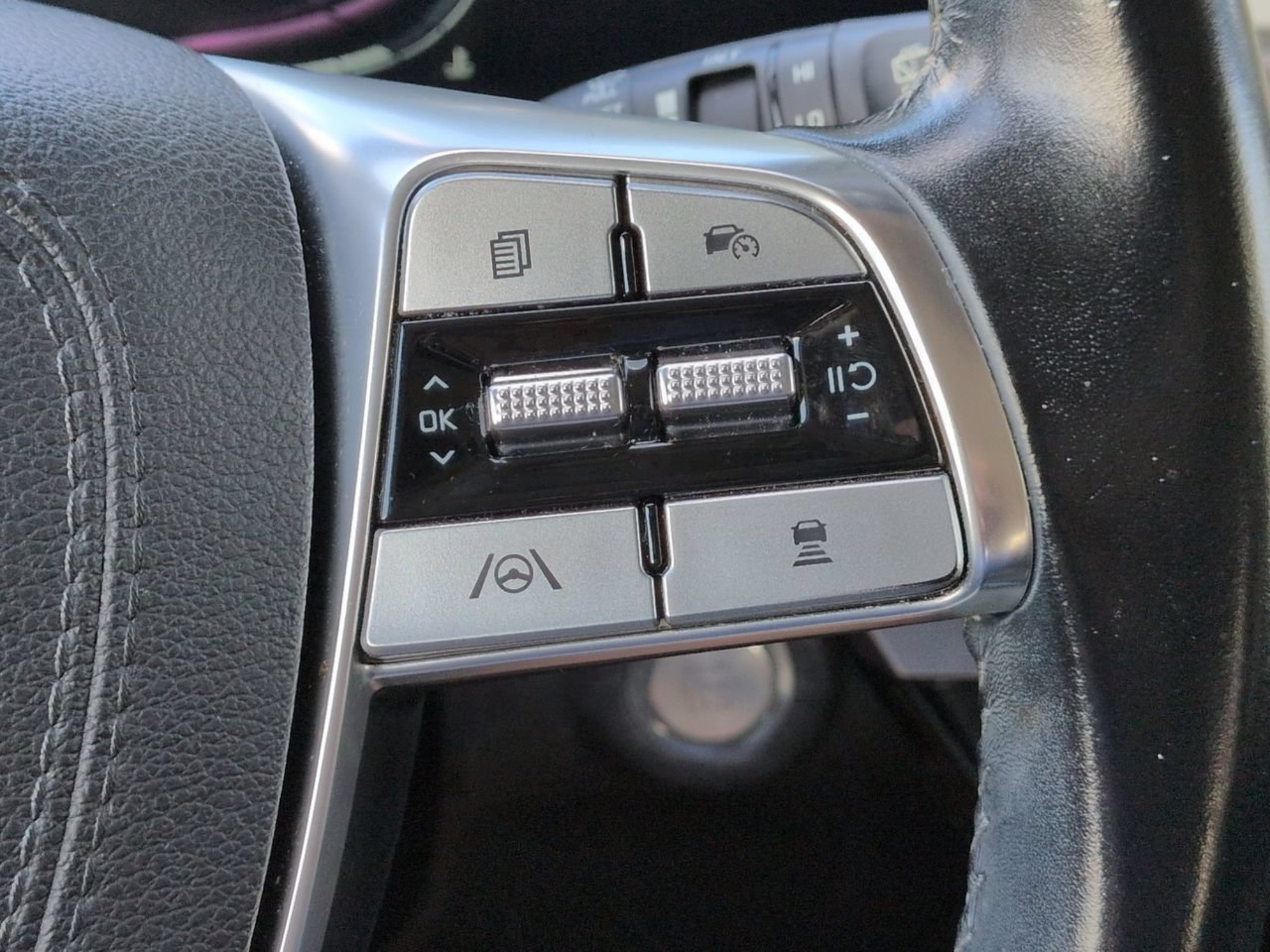 Used 2023 Gravity Gray Kia S image 32