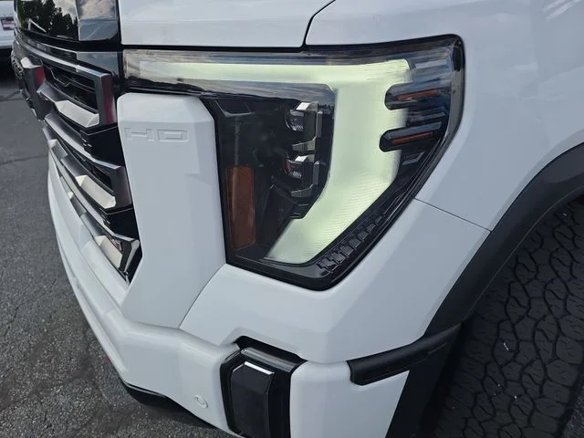 Used 2024 White GMC AT4 image 33