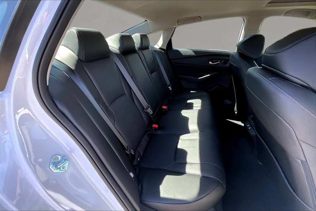 New 2026 Platinum White Pearl Honda Touring image 9