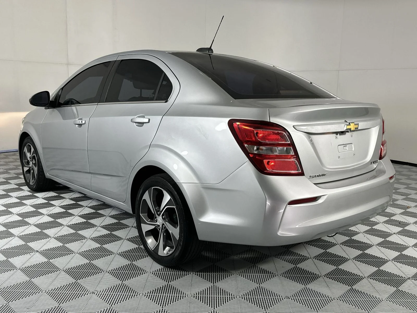 Used 2019 Silver Chevrolet Premier image 6