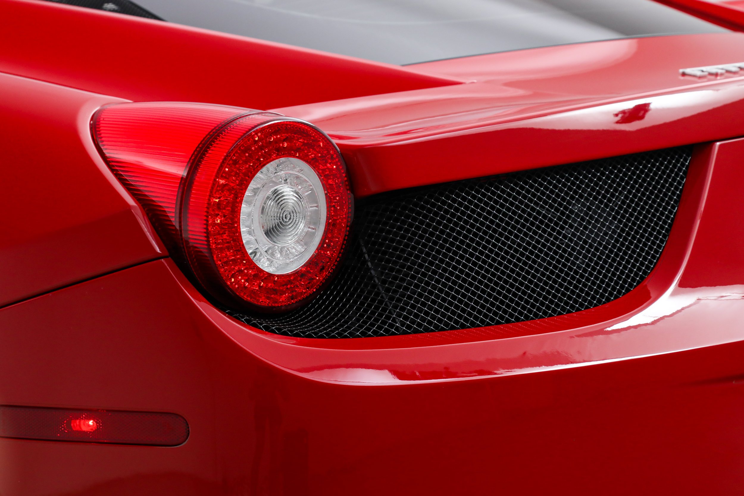 Used 2015 Red Ferrari  image 16