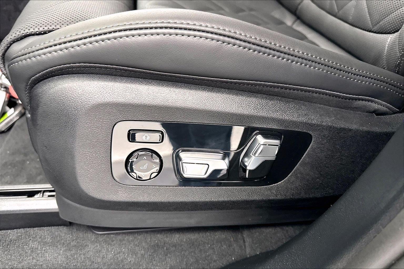 New 2027 Mineral White Metallic BMW xDrive40i image 18