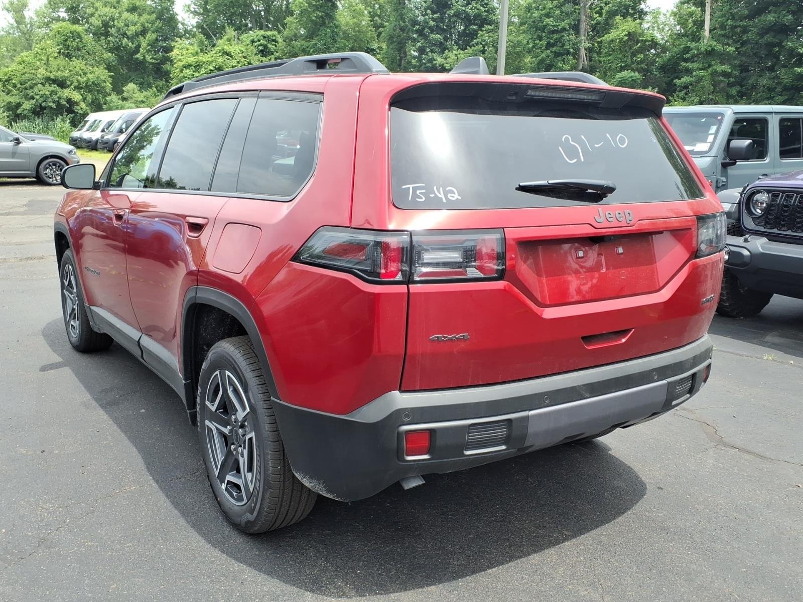 New 2026 Red Hot Pearl-Coat Exterior Paint Jeep Laredo image 4