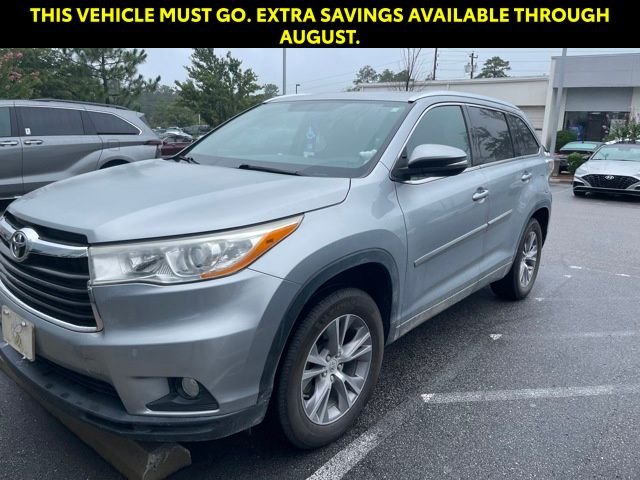 Used 2014 Silver Toyota XLE V6 image 3