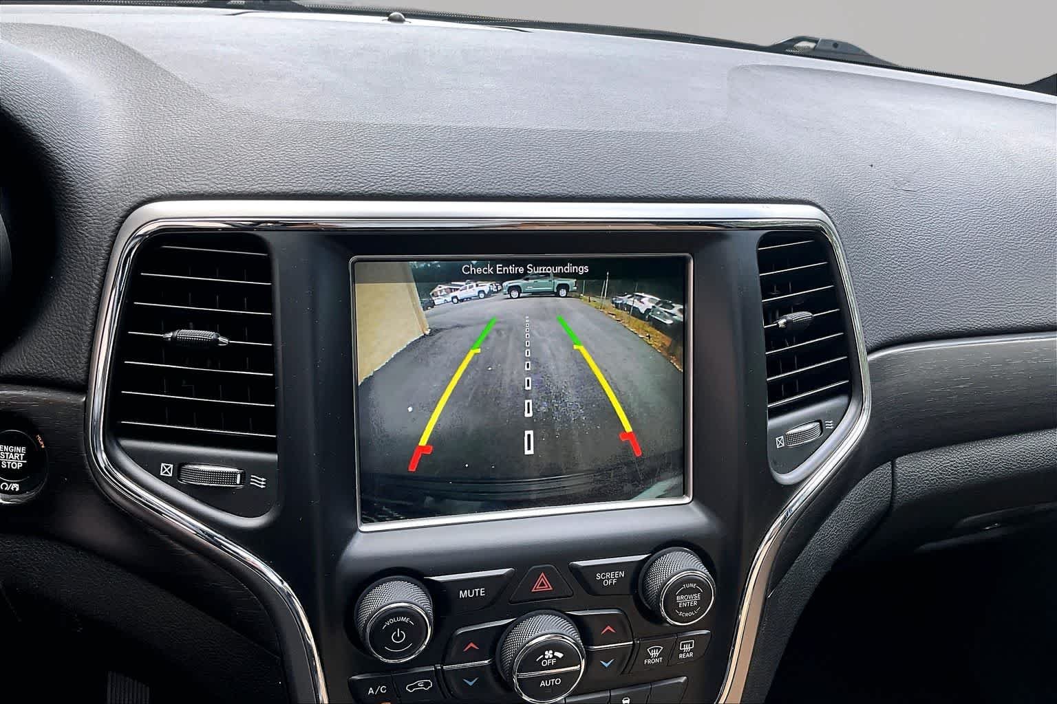Used 2018 Diamond Black Crystal Pearlcoat Jeep Altitude image 27