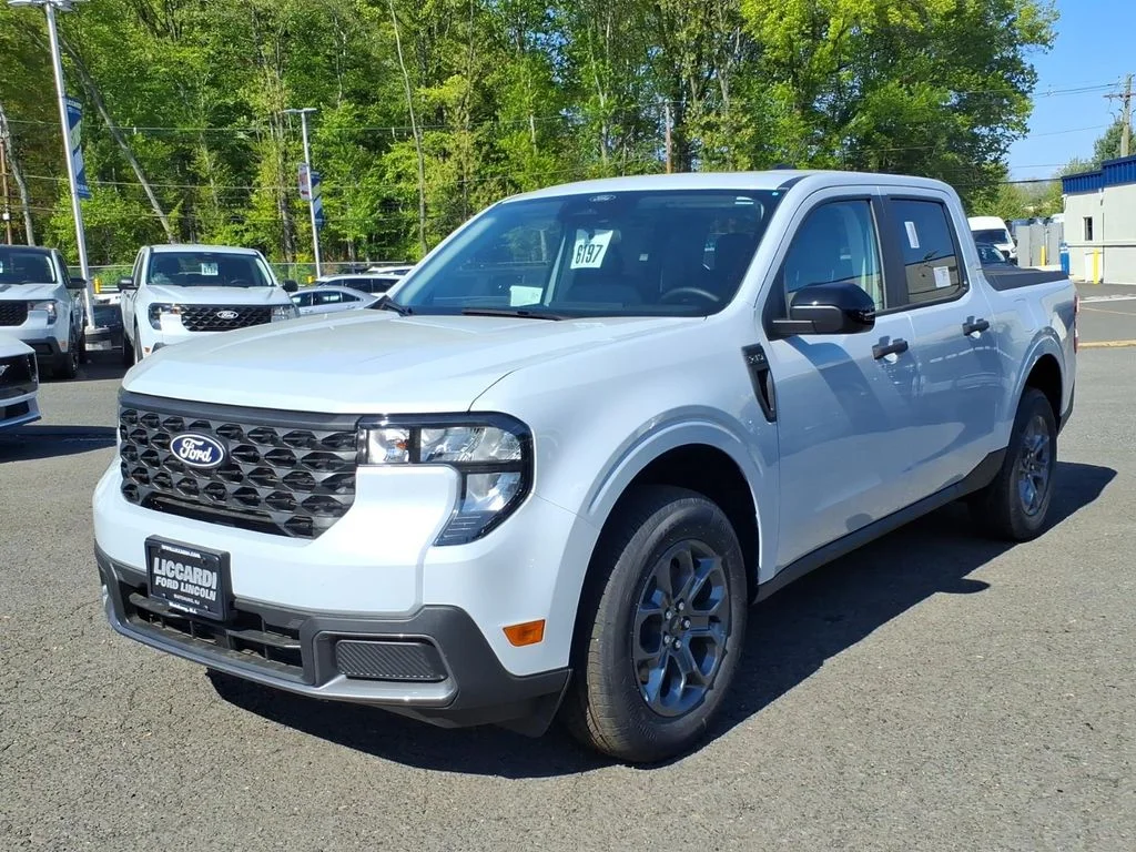 New 2026 Space White Metallic Ford XLT image 3