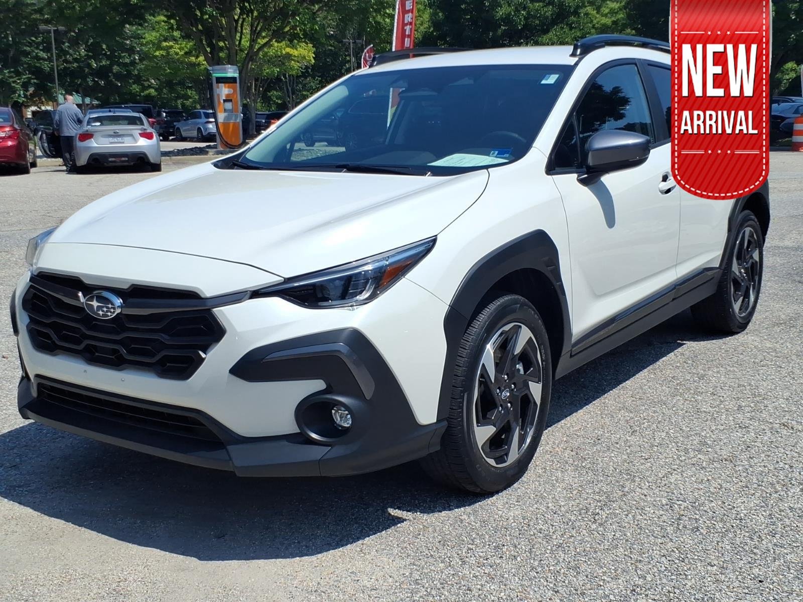 Used 2025 Crystal White Pearl Subaru Limited image 1