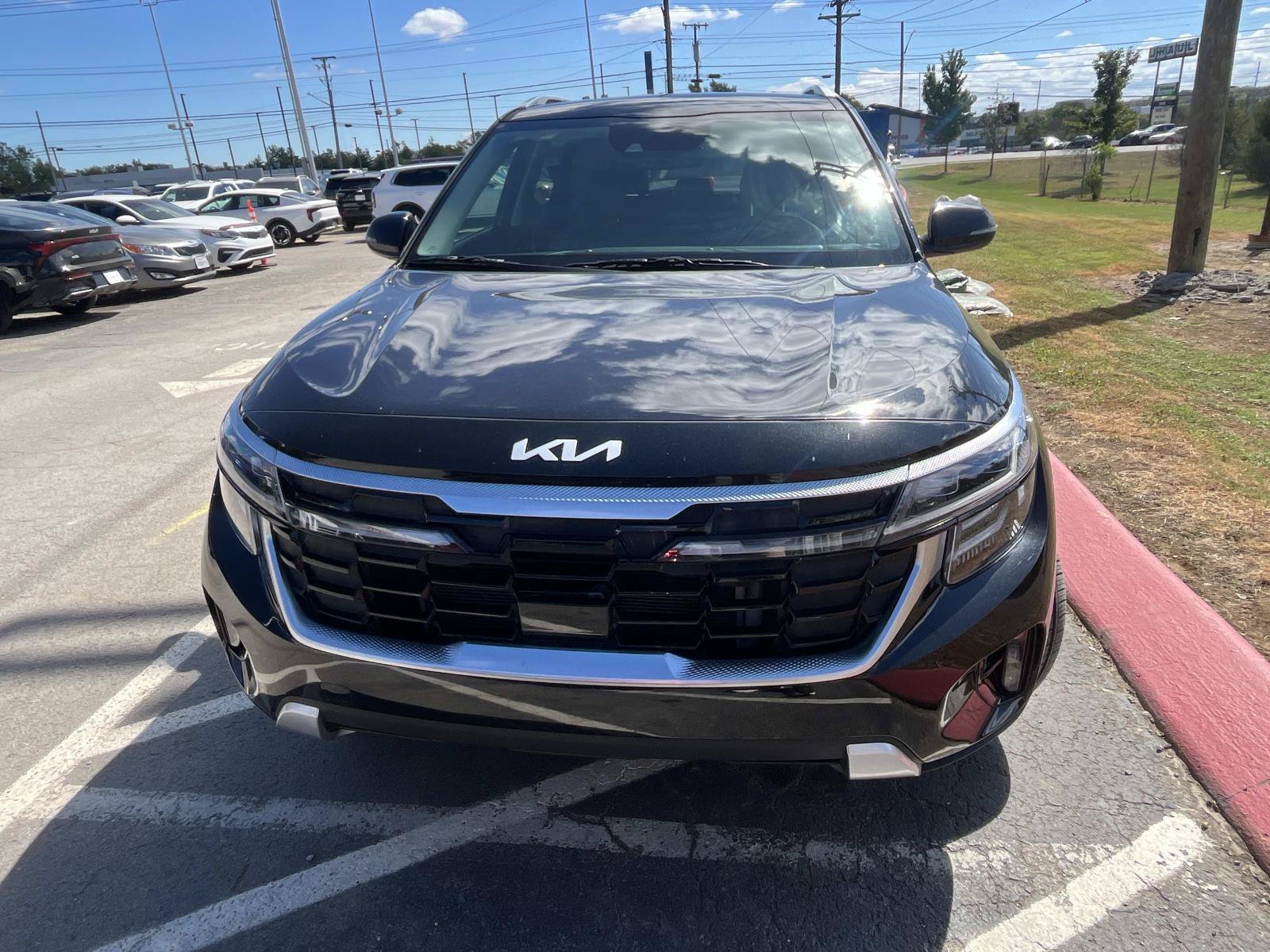 Used 2024 Fusion Black Kia SX image 3