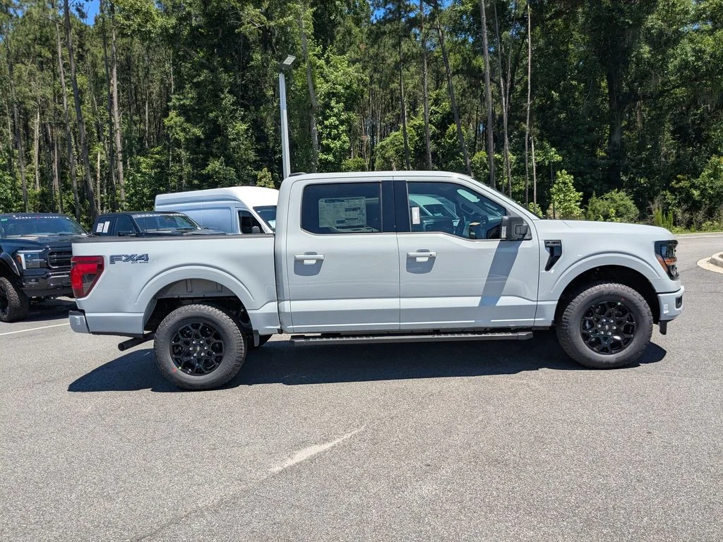 New 2026 Avalanche Ford XLT image 3