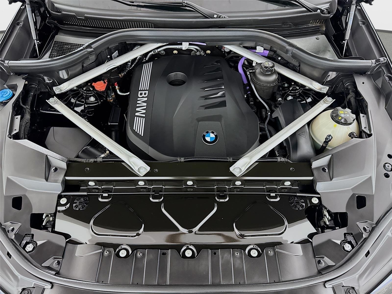 Used 2025 Black Sapphire Metallic BMW xDrive40i image 32