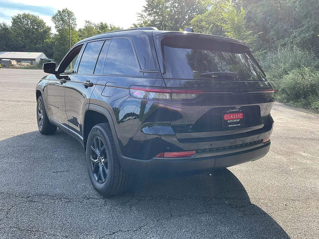 New 2027 High Gloss Black Jeep Laredo Altitude image 7