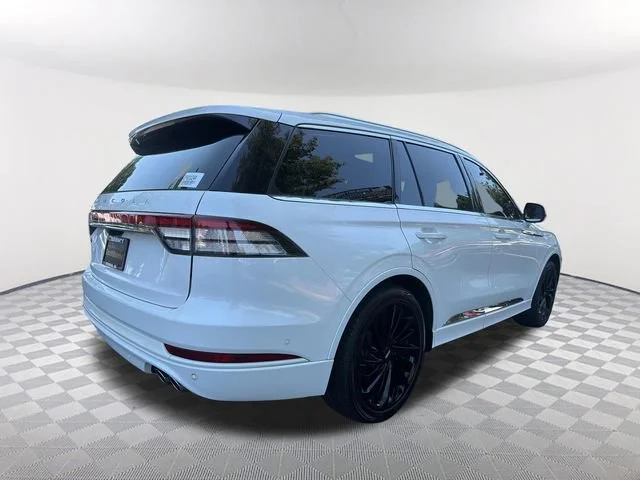 Used 2021 White Lincoln Reserve image 5